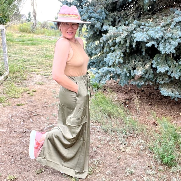 New! Emerson Lang Cargo Pocket Faux Silk Maxi Drawstring Skirt With Slit - Picture 3 of 11